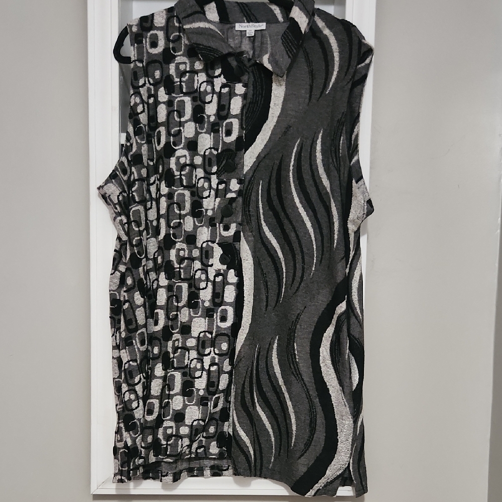 NorthStyle Black and Gray Patterned Sleeveless Veat